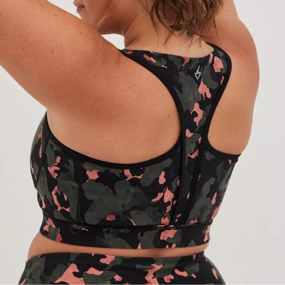 76. Torrid Black and Pink Camo Low Impact Wireless Racerback Sports Bra size 2X - Picture 3 of 7